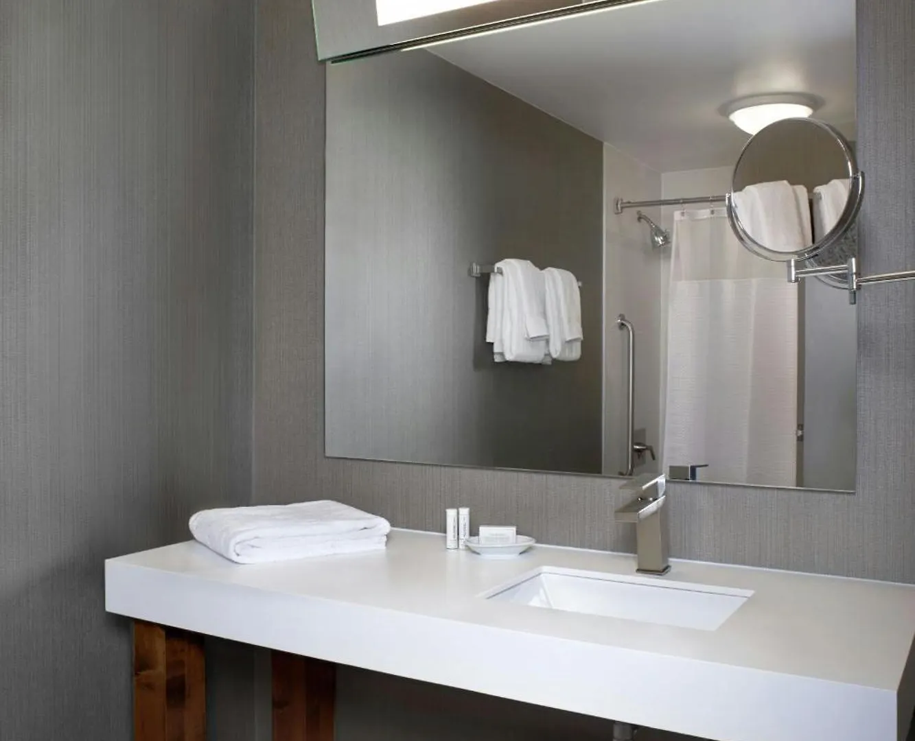 Courtyard By Marriott Toronto Downtown Hotel